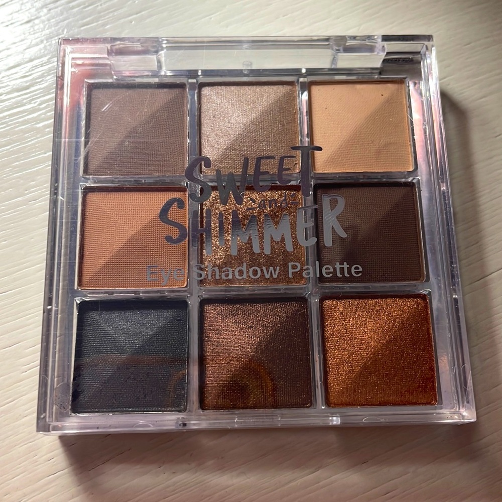Sweet and summer eye shadow palette